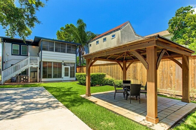Building Photo - 2415 Huldy St