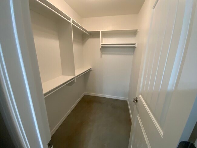 Building Photo - 120 Cisterna Dr