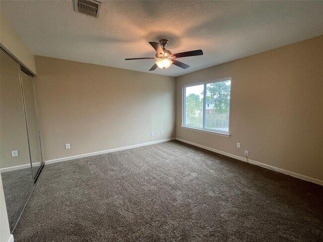 Building Photo - 2528 Sawyer Dr