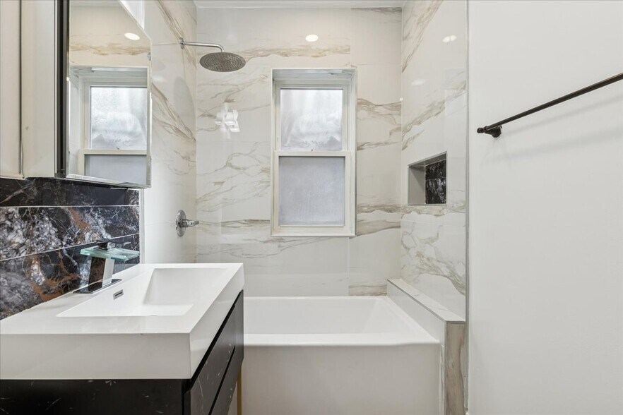 Building Photo - 6724 N Campbell Ave