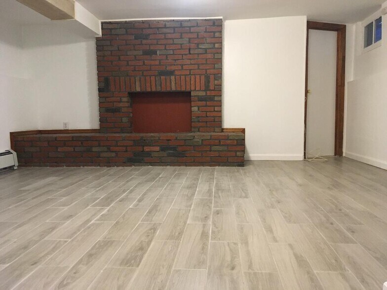 Main Room - 427 E 3rd St