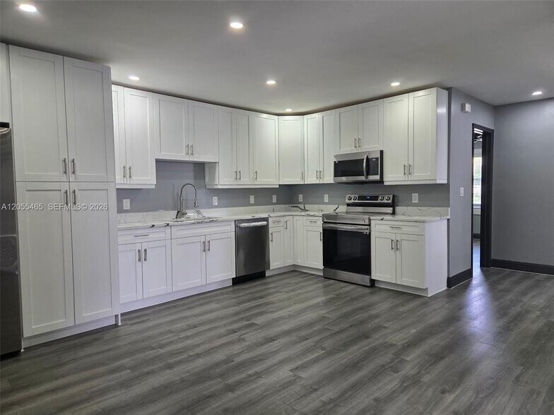 Building Photo - 8227 NW 39th St