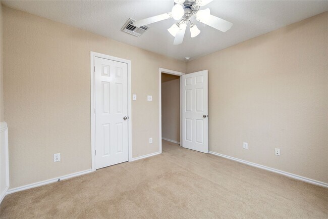 Building Photo - 6302 Denison Oaks Dr