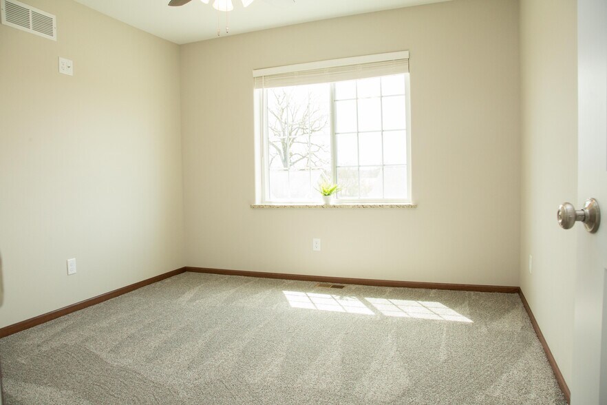 Third bedroom - 6353 Pawnee Ln