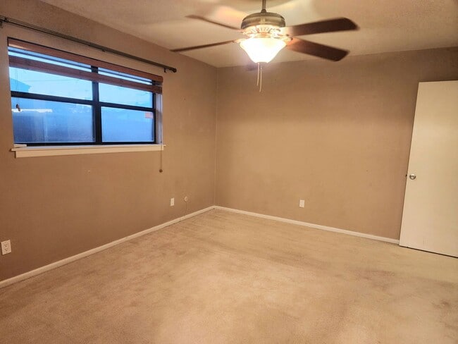 Building Photo - 1209 Libra Dr