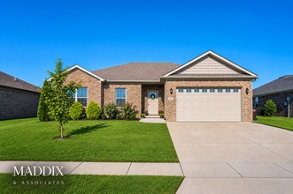 Building Photo - 547 Southern Cross Dr