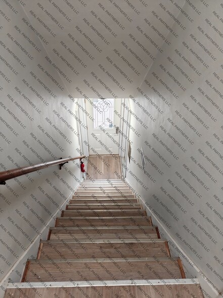 Building Photo - 417 W 14th St