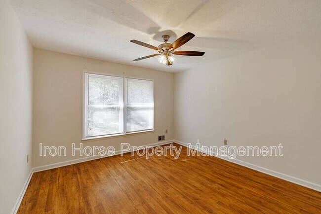 Building Photo - 1060 Windbrooke Ct