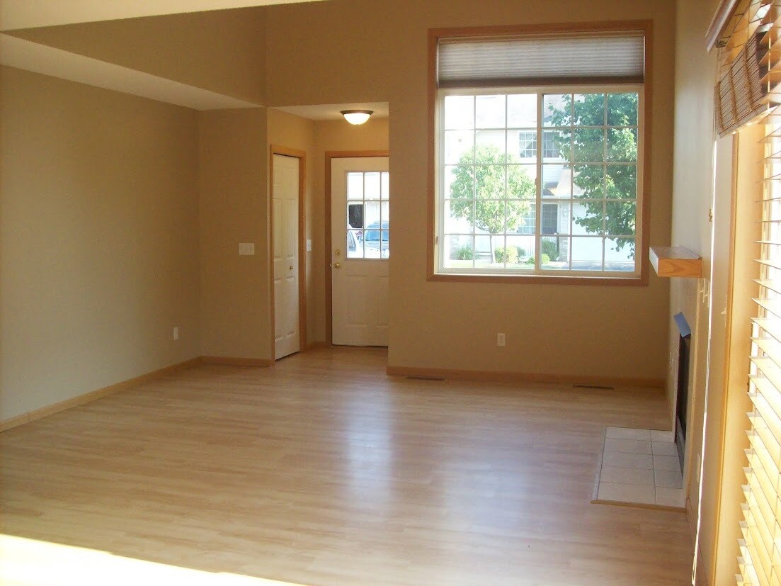 Living room with vaulted ceiling - 20617 Erin Way