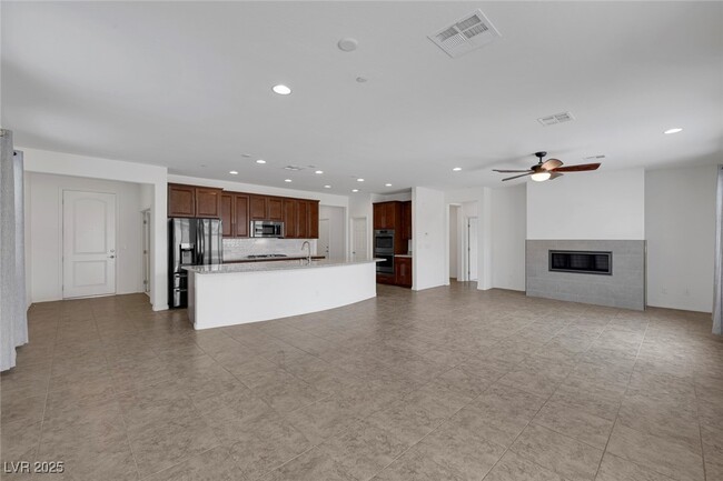Building Photo - 489 Intonation St