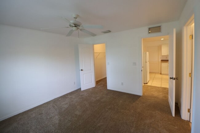 Building Photo - 1414 NE 33rd Terrace