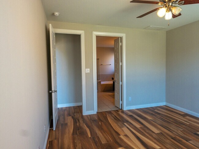 Building Photo - 2927 Overbrook Meadow Ln