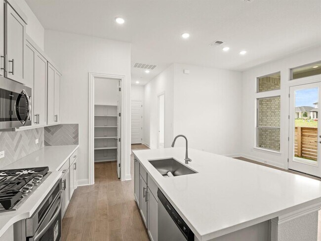 Building Photo - 100 Royal Fern Rd