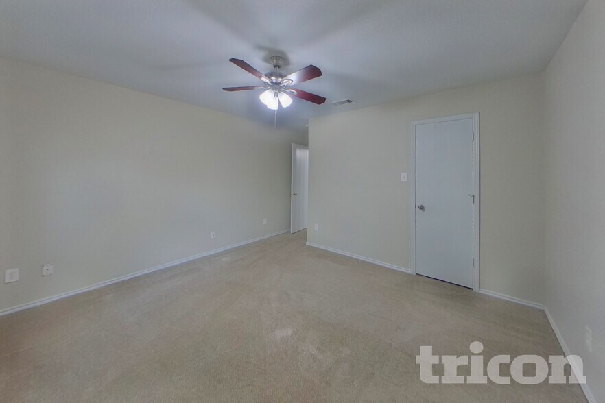 Building Photo - 5423 Sabine Ln