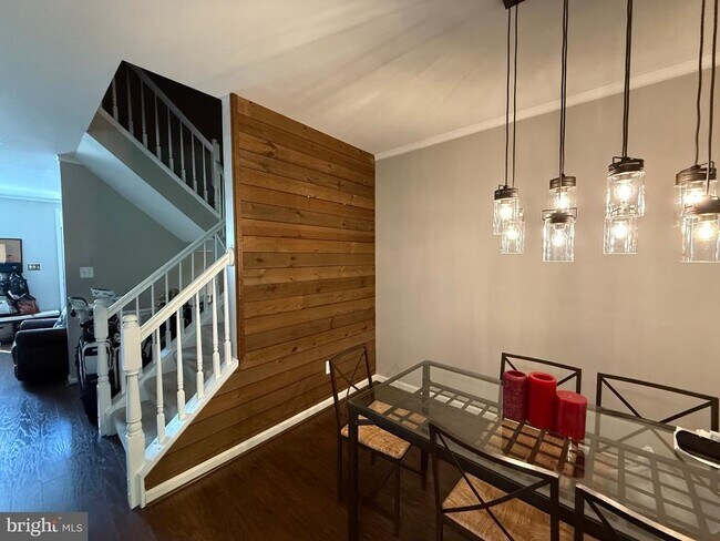 Building Photo - 8807 Howland Pl