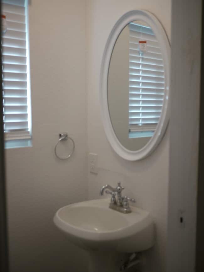 Building Photo - Charming 2-Bed, 1.5-Bath Home with 2-Car Garage in Hesperia, CA!