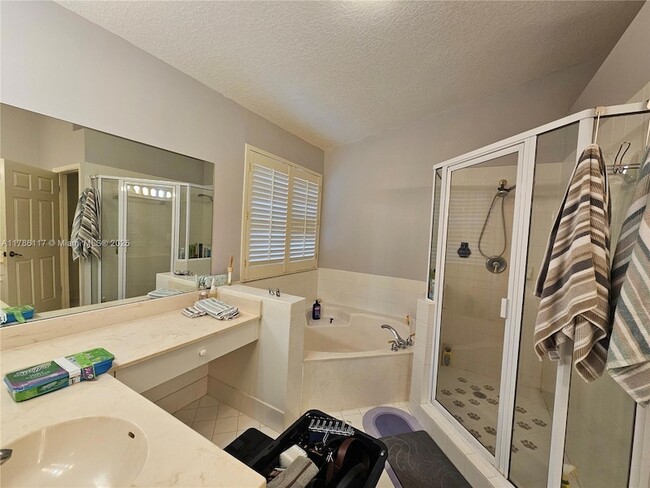 Building Photo - 4653 NW 94th Pl