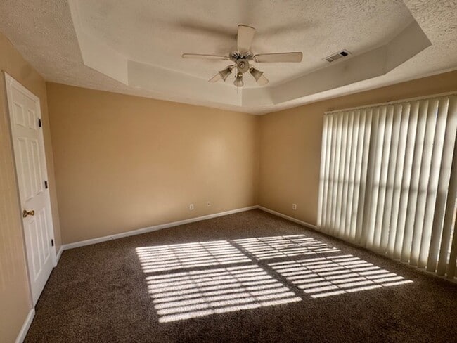 Building Photo - 135 Ridgefield Dr