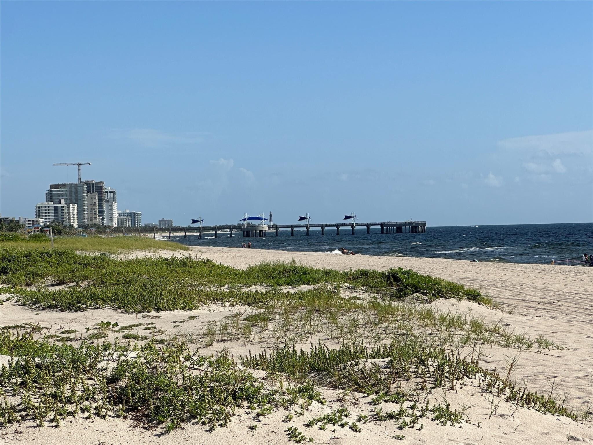 Building Photo - 797 S Riverside Dr