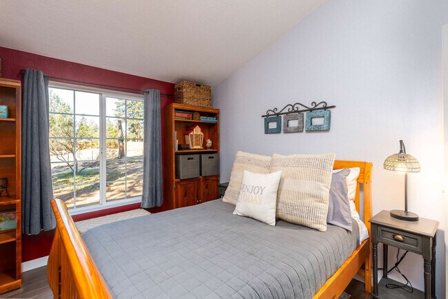 Building Photo - 60289 Cinder Butte Rd