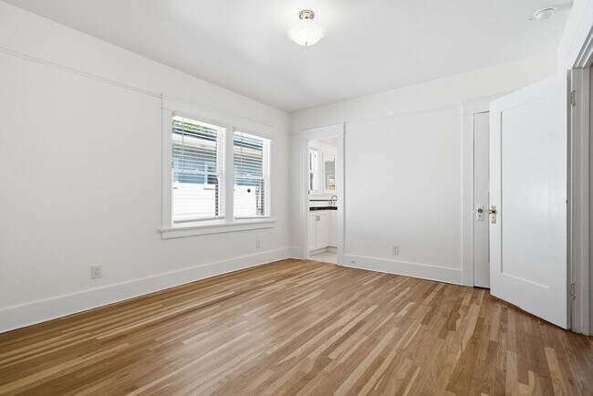 Building Photo - Remodeled Craftsman Single Family Home in Old Town Orange