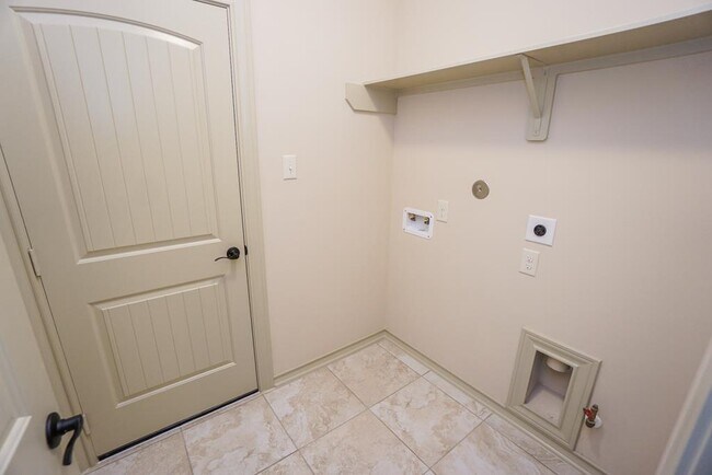 Building Photo - 2206 Argos Dr