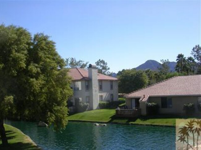 Building Photo - Beautiful Condo by the Lake