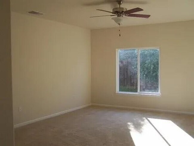 Building Photo - 2092 Moss Glen Loop