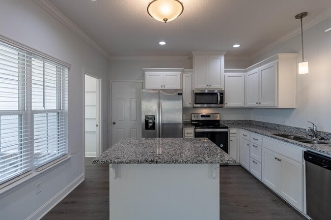 Building Photo - 260 Rutledge Dr