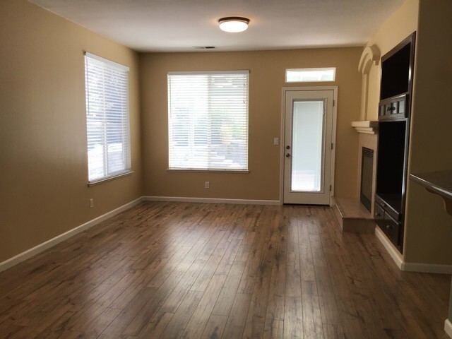 Building Photo - Three Bedroom East Sparks Home
