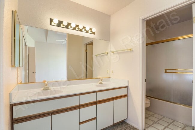 Building Photo - CONDO ON THE GREEN