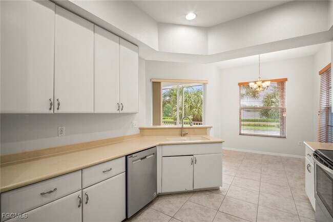 Building Photo - 9220 Belleza Way