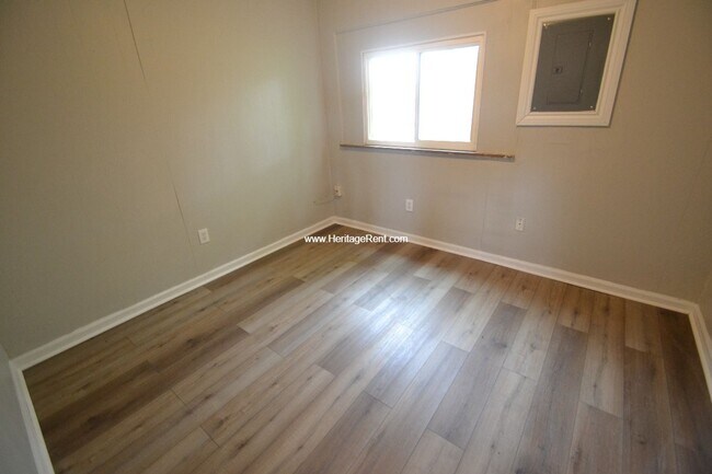 Building Photo - North College Hill 4 Bedroom with Covered Patio