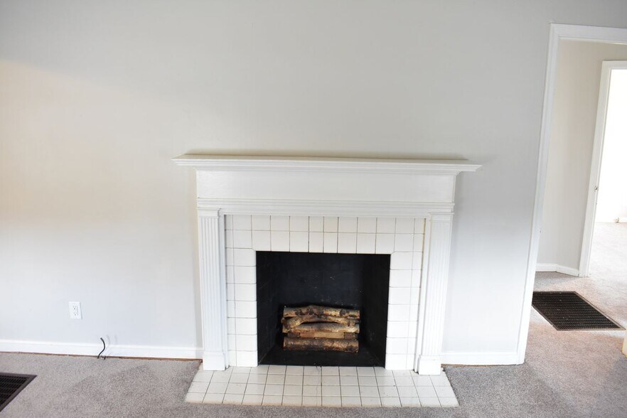 Building Photo - 2774 Blount St