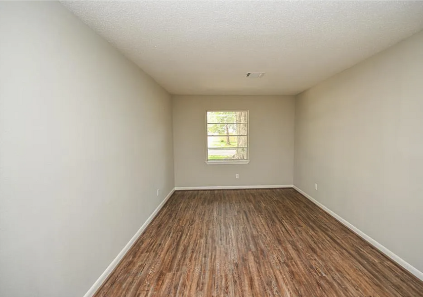 Building Photo - 1507 Bayou Dr