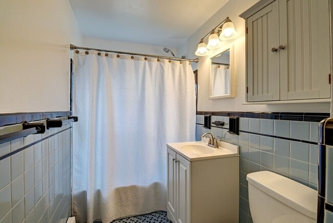 Building Photo - 317 Elmwood Ave