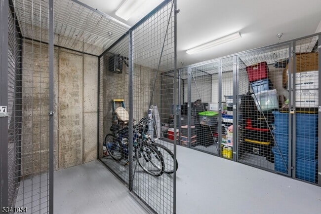 Building Photo - 21 Park Dr