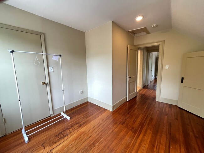 Building Photo - Mansfield Heights | 317-319 Mansfield St.