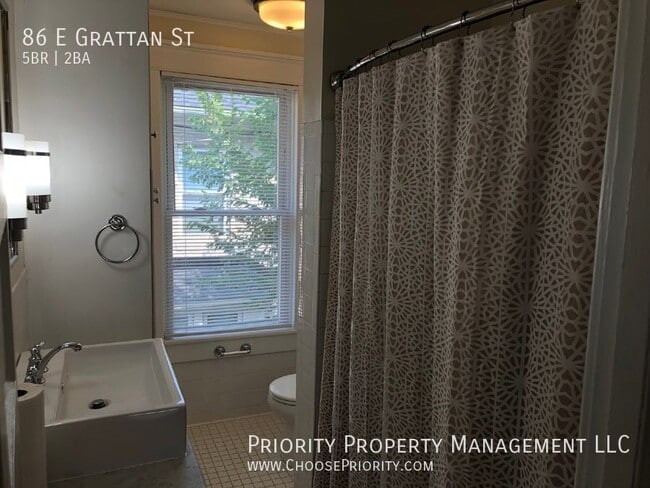 Building Photo - 86 E Grattan St