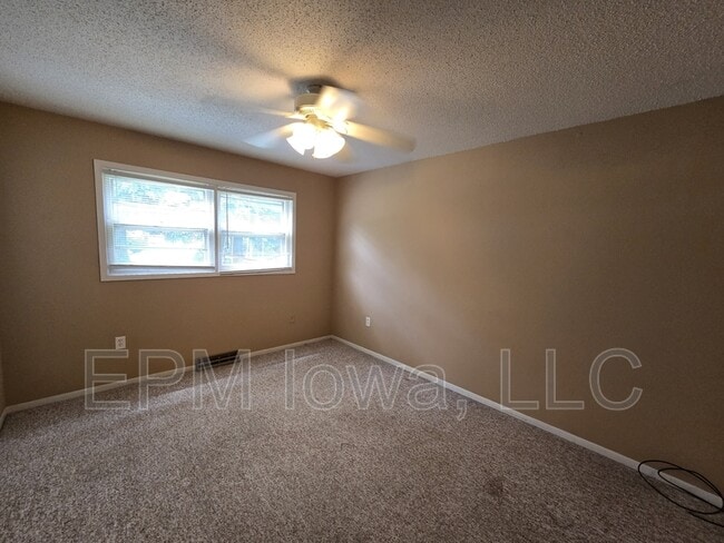 Building Photo - 1405 Robin Rd