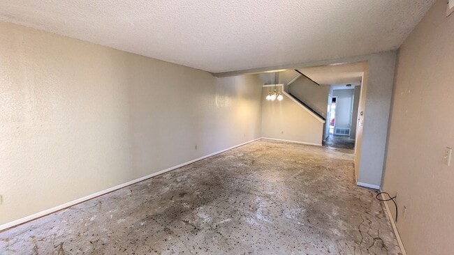 Building Photo - Townhome in Scripps Ranch - Available in July