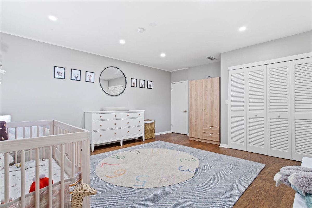 Building Photo - 9311 Burton Way