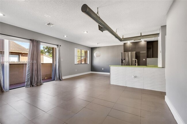 Building Photo - 10639 SW 113th Pl