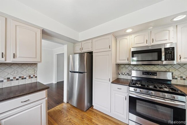Building Photo - 7302 Parkway Ct