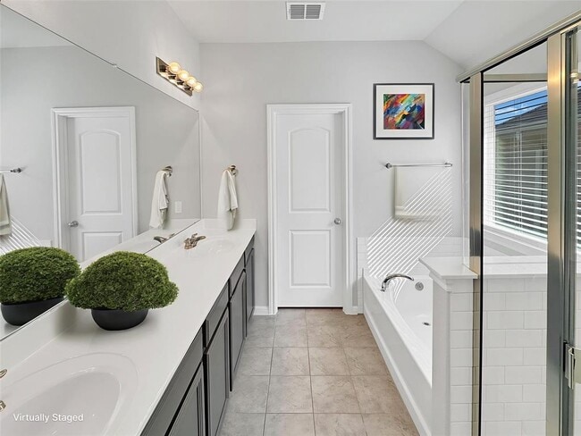 Building Photo - 2437 Roosevelt Rd