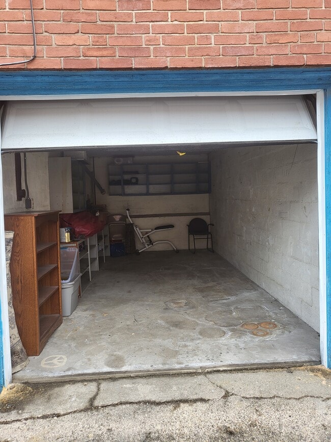 Building Photo - 2445 Brookwood St