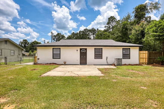 Building Photo - 710 Fleming Rd