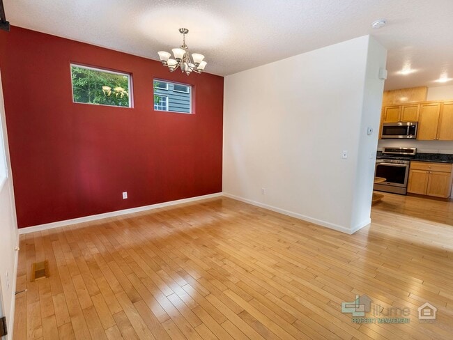Building Photo - Beautiful 3 Bed/3 Bath Home!