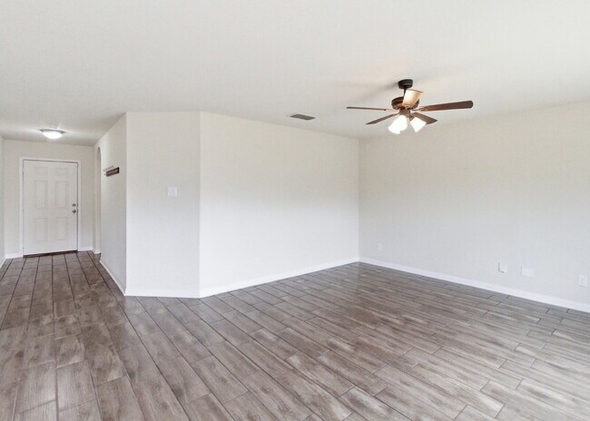 Building Photo - Charming 3-bedroom, 2-bath home located in the gated community of Southern Hills!