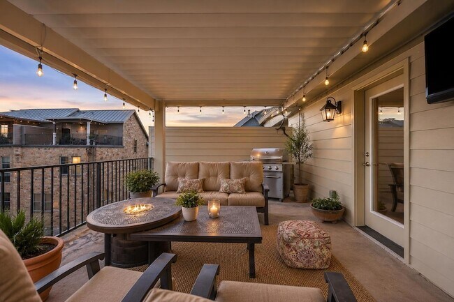 Building Photo - 1112 Highknoll Ln